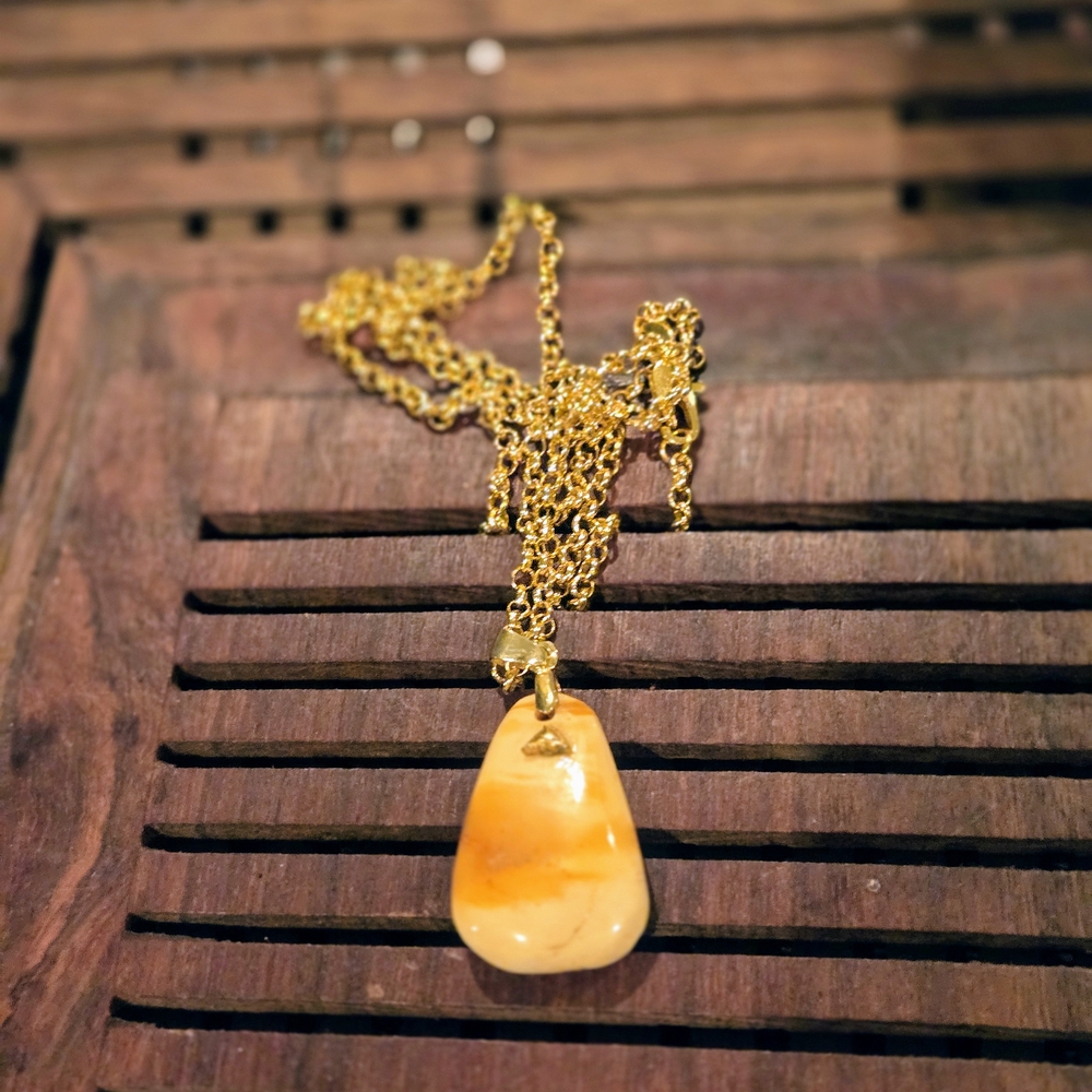 Elegant 18KT GF Necklace with Amber Pendant